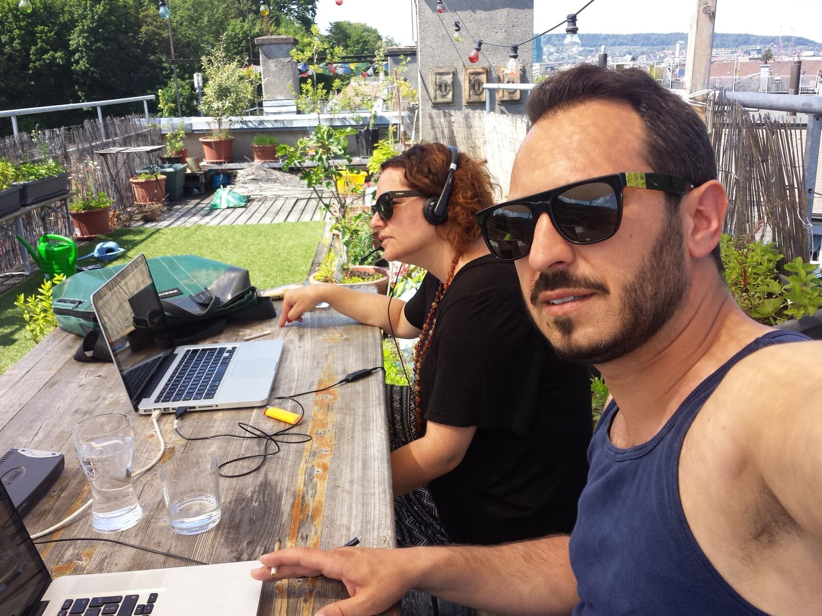 Reto Puma und Sybille Wäfler im Büro auf der Dachterrasse — Vincent & Partner 2014